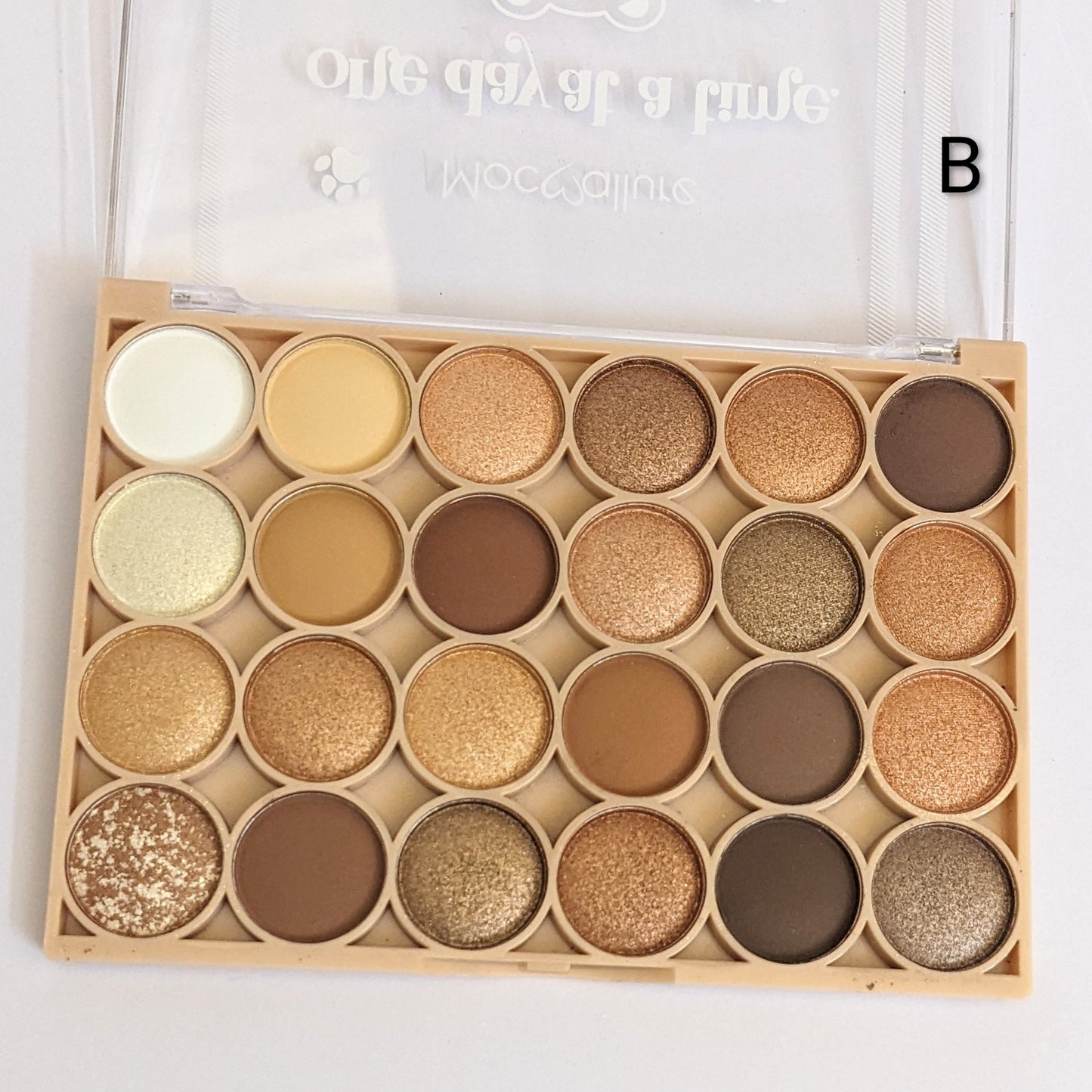 Mocallure 24 Color Shiny Eyeshadow Palette