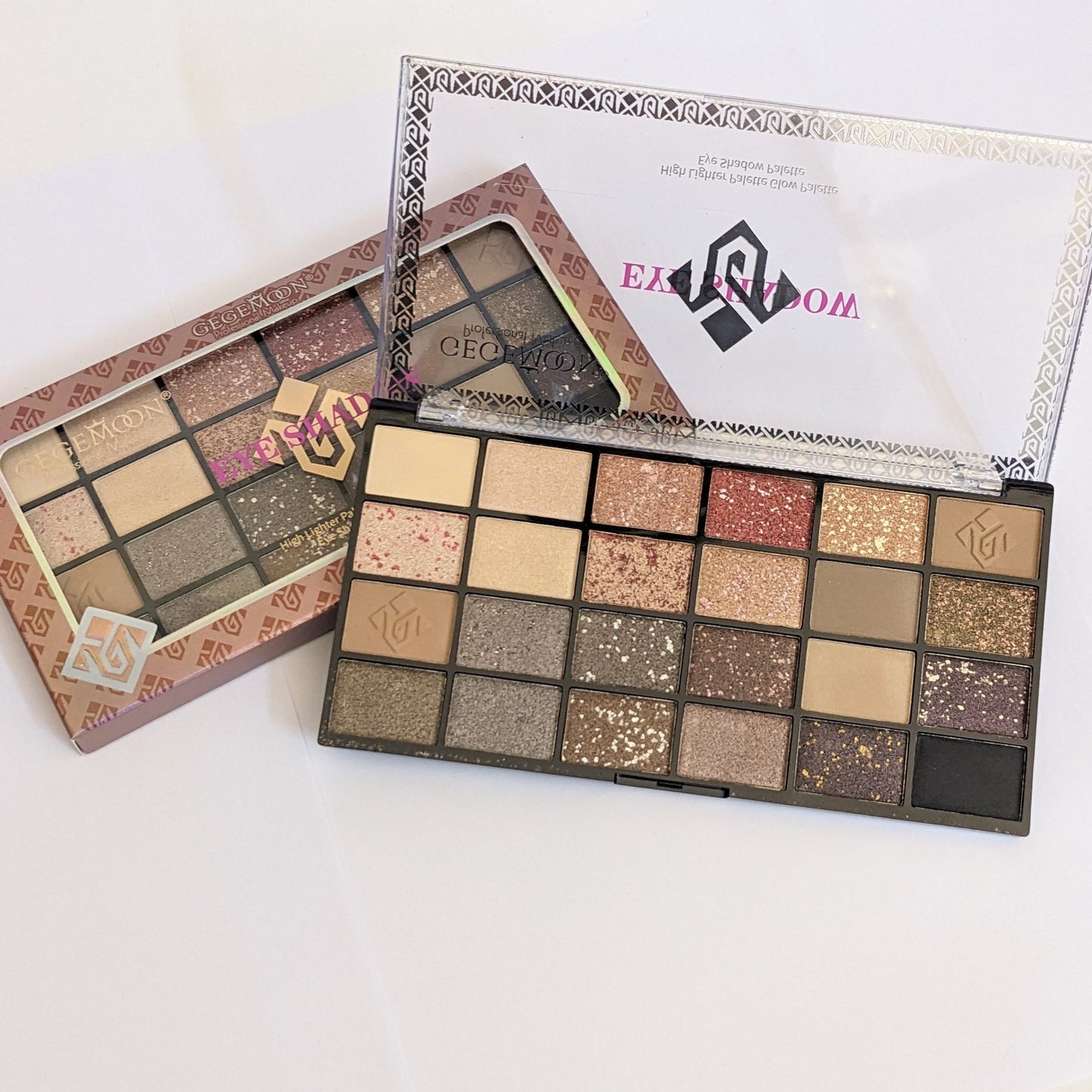 Gegemoon 24 Color Eyeshadow Palette