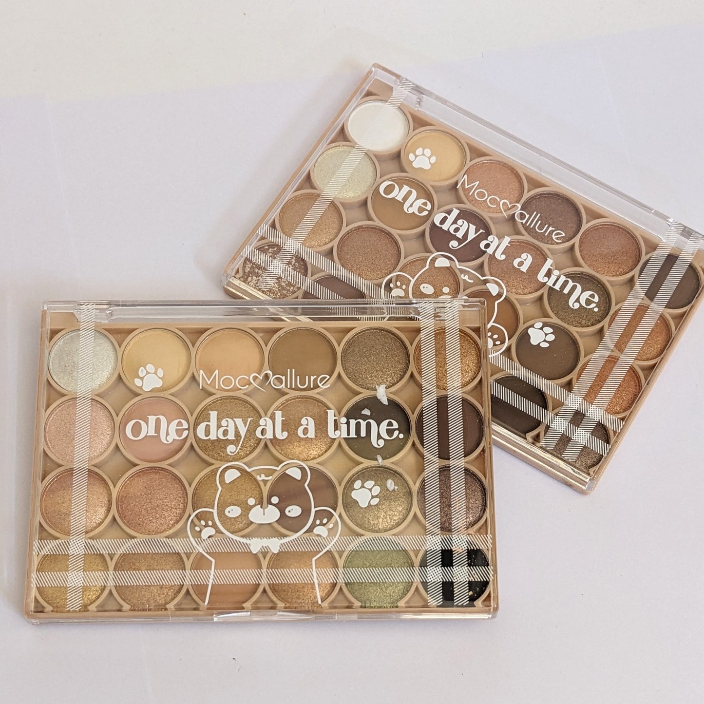 Mocallure 24 Color Shiny Eyeshadow Palette