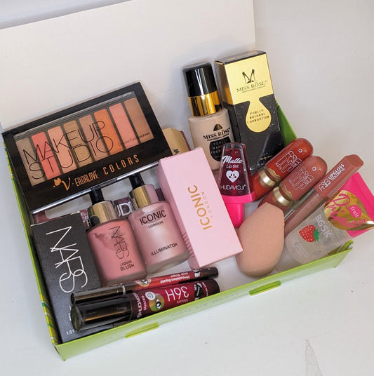 Makeup Deal in 2500/- with Free Delivery & Cash On Delivery