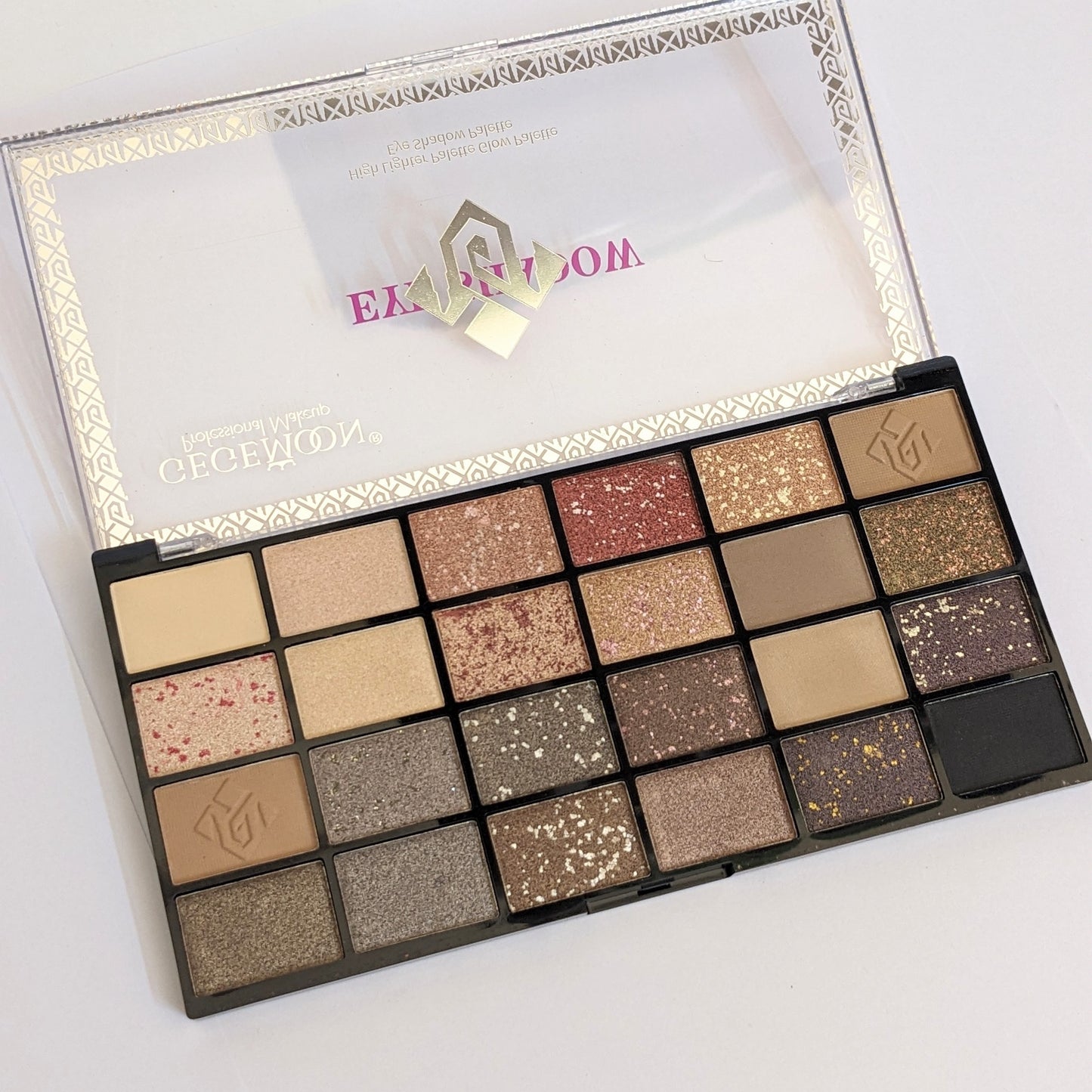 Gegemoon 24 Color Eyeshadow Palette